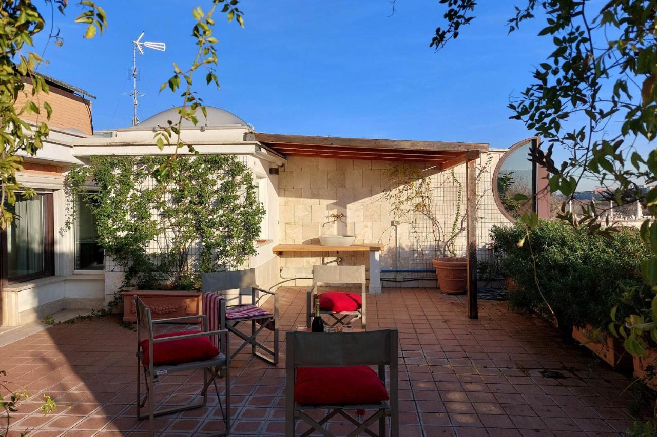 Beautiful Loft In Ponte Milvio With Terrace Lägenhet Rom Exteriör bild