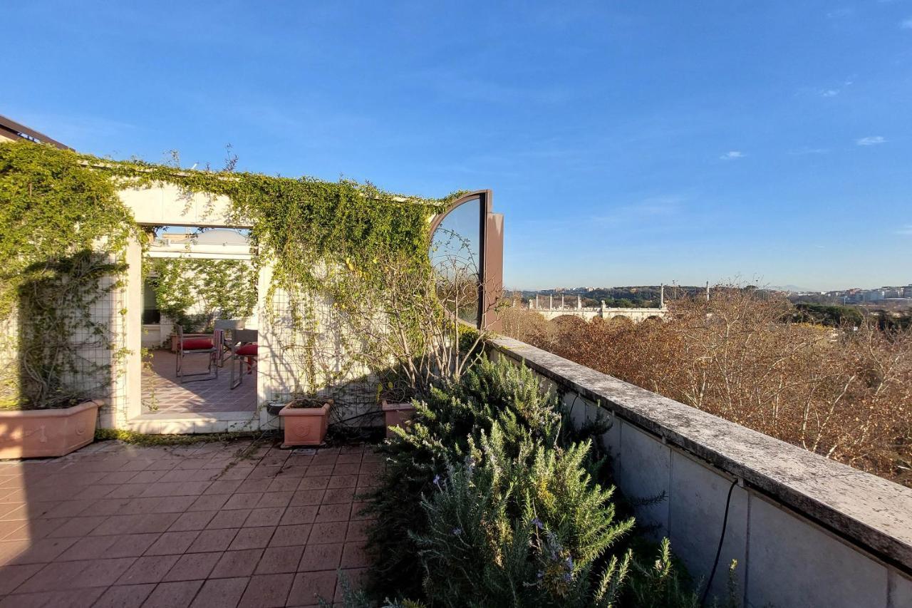 Beautiful Loft In Ponte Milvio With Terrace Lägenhet Rom Exteriör bild