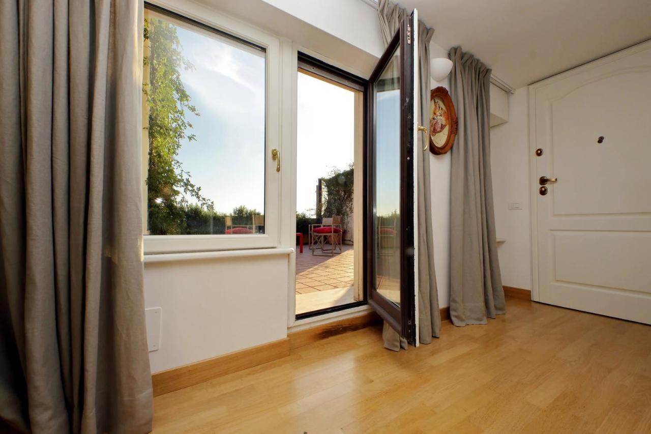 Beautiful Loft In Ponte Milvio With Terrace Lägenhet Rom Exteriör bild