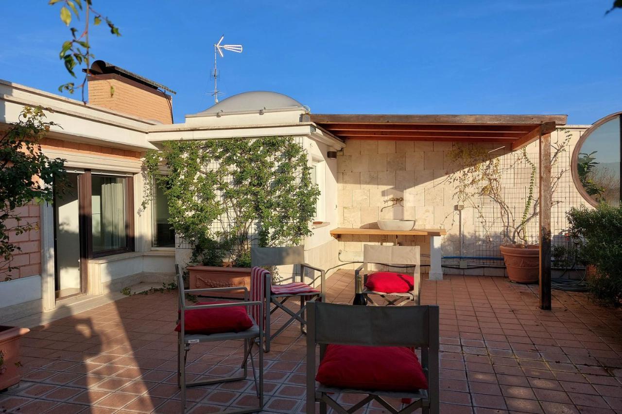 Beautiful Loft In Ponte Milvio With Terrace Lägenhet Rom Exteriör bild