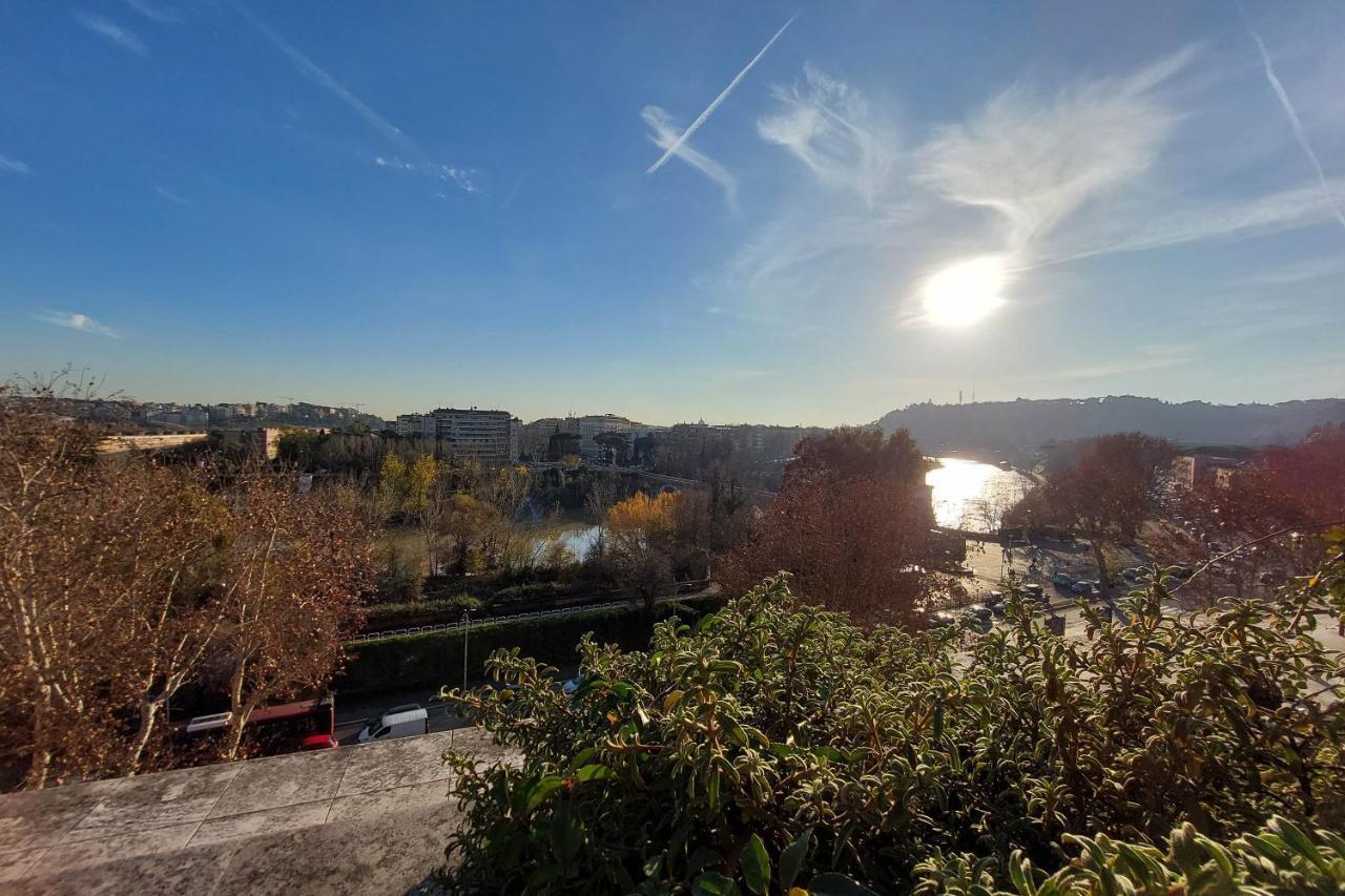 Beautiful Loft In Ponte Milvio With Terrace Lägenhet Rom Exteriör bild