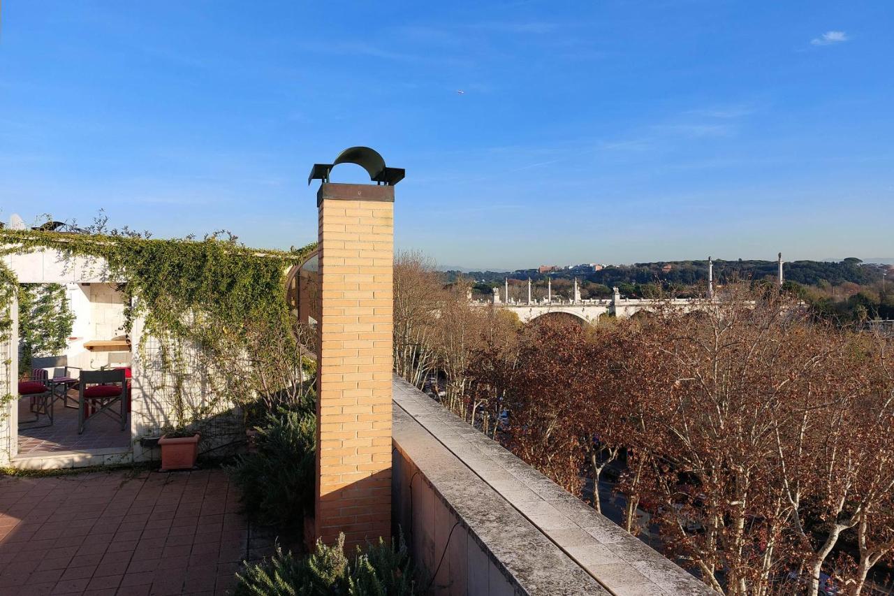 Beautiful Loft In Ponte Milvio With Terrace Lägenhet Rom Exteriör bild